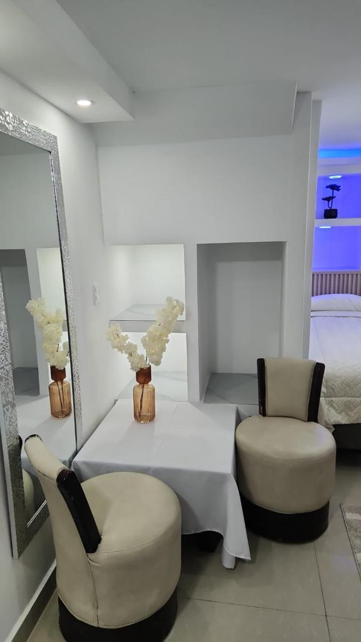 Luna Quitena Hotel Кито Екстериор снимка